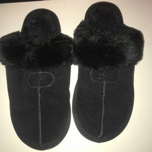 UGG slippers - barely worn - price negotiable!